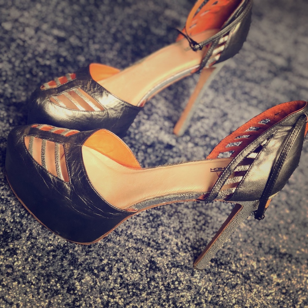 Jewel High Collection Silver/Gun Metal Tami Pumps